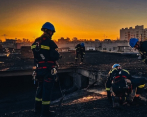 У Києві палає будівля після атаки дрона