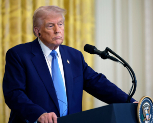 Трамп повідомив, чи продовжить надавати допомогу Україні
