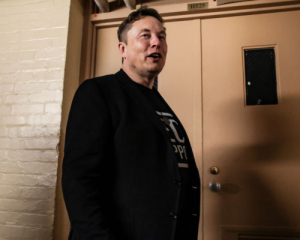 Маск заявив, що може обвалити фронт в Україні