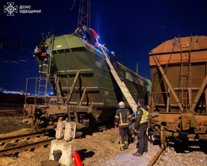 Двое подростков погибли от удара током на железной дороге