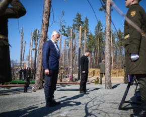 Зеленський з президентом Чехії відвідав Мощун в річницю звільнення від російських загарбників