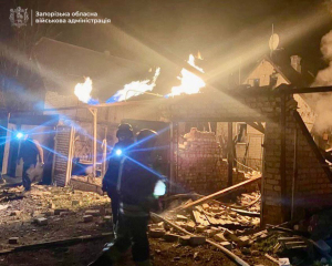 У Запоріжжі триває пожежа після вибуху