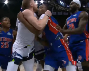 Під час матчу НБА внаслідок бійки вилучили баскетболістів та тренерів