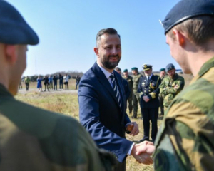 Министр обороны Польши предупредил об обострении ситуации на границе с Беларусью