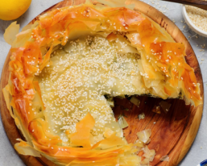 Стане фаворитом родини: як приготувати хрустку грецьку спанакопіту зі шпинатом