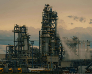 Ціни на нафту впали до найнижчого рівня за останні чотири роки через мита Трампа проти Китаю