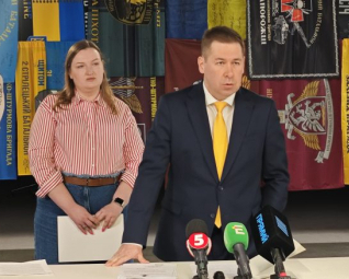 we.ua - Фoнд Пopoшeнкa зaявив пpo тиcк з бoку влaди
