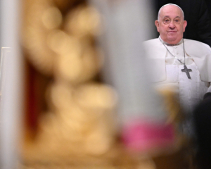 Папа Римський знову несподівано з'явився на публіці і промовив шість слів