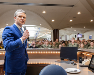 Глава Пентагону нібито обговорював військову операцію проти хуситів у груповому чаті