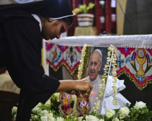 Ватикан повідомив причину смерті Папи. Політичне життя Святого Престолу - на паузі