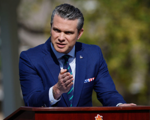 Очільник Пентагону втрачає впевненість у своїй посаді на тлі скандалів