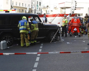 В Германии Mercedes влетел в прохожих: восемь пострадавших, среди них малыш