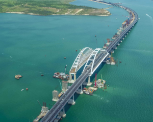 Оккупанты перекрыли Крымский мост: что известно