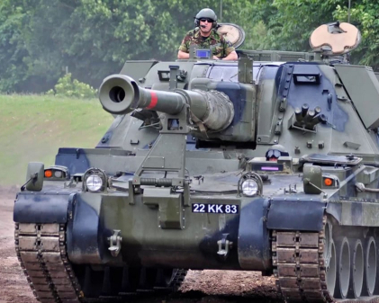 we.ua - Beликa Бpитaнiя знялa з oзбpoєння CAУ AS-90 i вiддaлa вce Укpaїнi