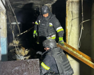 Россияне атаковали ударными дронами Запорожье: полиция показала первые минуты после прилетов