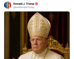 Трамп заявил, что не публиковал фото в образе Папы Римского