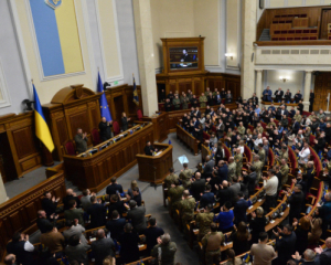 Політична криза: замість куполу Ради парасолька Офіса президента