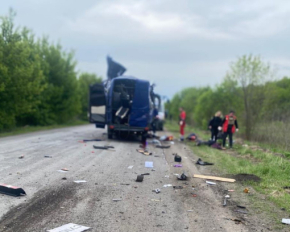 Війська РФ атакували дроном автобус на Сумщині та вбили девʼятьох людей