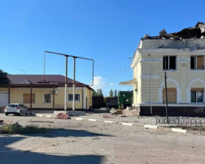 Россияне пытались убить гражданских и укрыли артиллерийским огнем железнодорожный вокзал в Херсоне