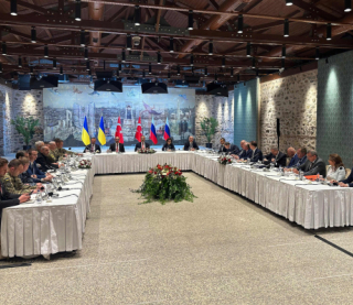 За чиїм сценарієм ідуть мирні переговори та коли може початися новий наступ РФ: світові ЗМІ написали