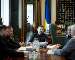 Зеленский провел совещание по дипломатическим усилиям для завершения войны