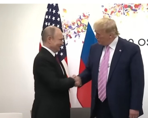 Трамп позвонил Зеленскому накануне разговора с Путиным по телефону