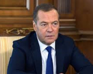 Украина должна согласиться на условия России или капитулировать - Медведев