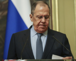 Лавров хоче провести вибори в Україні до підписання мирної угоди
