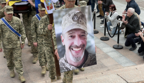 "Тихенько під'їхав, навів дрончика і зробив справу" - як проводили в останню путь Максима Неліпу
