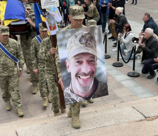 &quot;Тихонько подъехал, навел дрончик и сделал дело&quot; - как проводили в последний путь Максима Нелипу