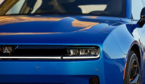 "Самым быстрым и мощным маслкаром в мире": Dodge представила обновленный Charger Daytona 2026 года