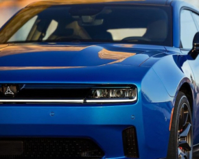 &quot;Самым быстрым и мощным маслкаром в мире&quot;: Dodge представила обновленный Charger Daytona 2026 года