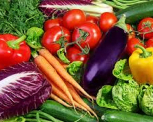 Ранние овощи и ягоды запаздывают: чем удивит продуктовый рынок в июне