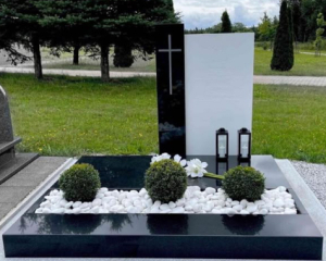 Чи можна поставити надгробний пам'ятник при житті: відповідь священника