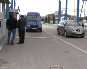 Рада розглядає зміну правил виїзду чоловіків за кордон
