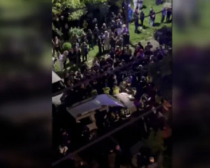 В Каменце-Подольском возник конфликт с ТЦК: люди блокировали авто и порезали шины