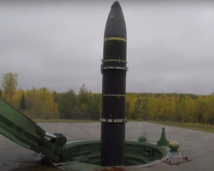 Великобритания должна помочь Украине восстановить ядерный потенциал - Кэмп