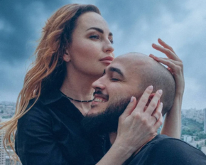 Вікторія Булітко влаштувала романтичну фотосесію з коханим на даху багатоповерхівки