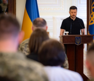 Зеленський змінив командувачів Сил безпілотних систем та ДШВ