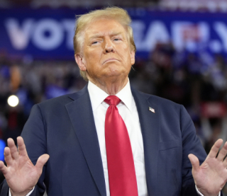 &quot;Рамштайн&quot; відбувся без Пентагону, натомість Трамп побалакав з Путіним