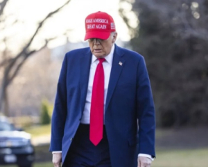 Америка для своїх: Трамп офіційно обмежив в'їзд громадянам майже з 20 країн