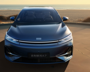 Geely показала новый семейный электроседан