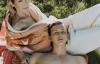 Звезда сериала "Район Мелроуз" снялась для Harper's Bazaar с 18-летним сыном