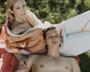 Зірка серіалу &quot;Район Мелроуз&quot; знялась для Harper&#039;s Bazaar з 18-річним сином