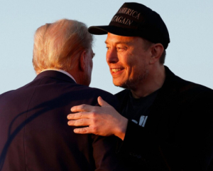 Маска предлагают депортировать, а Трампу объявить импичмент