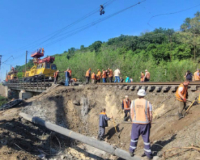 Укрзализныця восстанавливает поврежденные пути в результате атаки РФ на Киевскую область: показали последствия