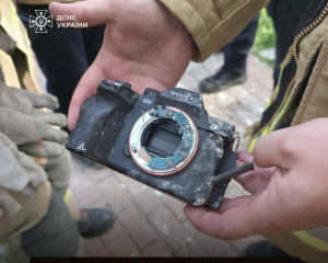 Внаслідок обстрілу Києва поранено двох журналісток ДСНС, лікарі борються за життя однієї