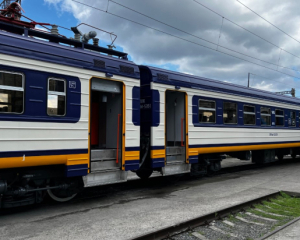 Укрзалізниця почала встановлювати кондиціонери у плацкартах разом із ремонтами "малою кров'ю"