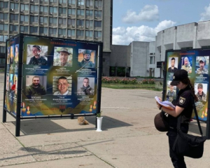 В Сумах проросійські вандали пошкодили портрети загиблих захисників