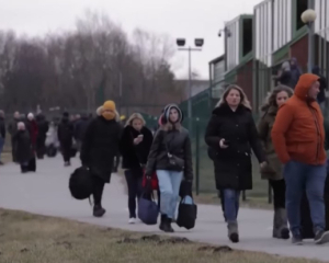 Киев просит способствовать возвращению украинцев и мы будем "гибкими" - комиссар ЕС